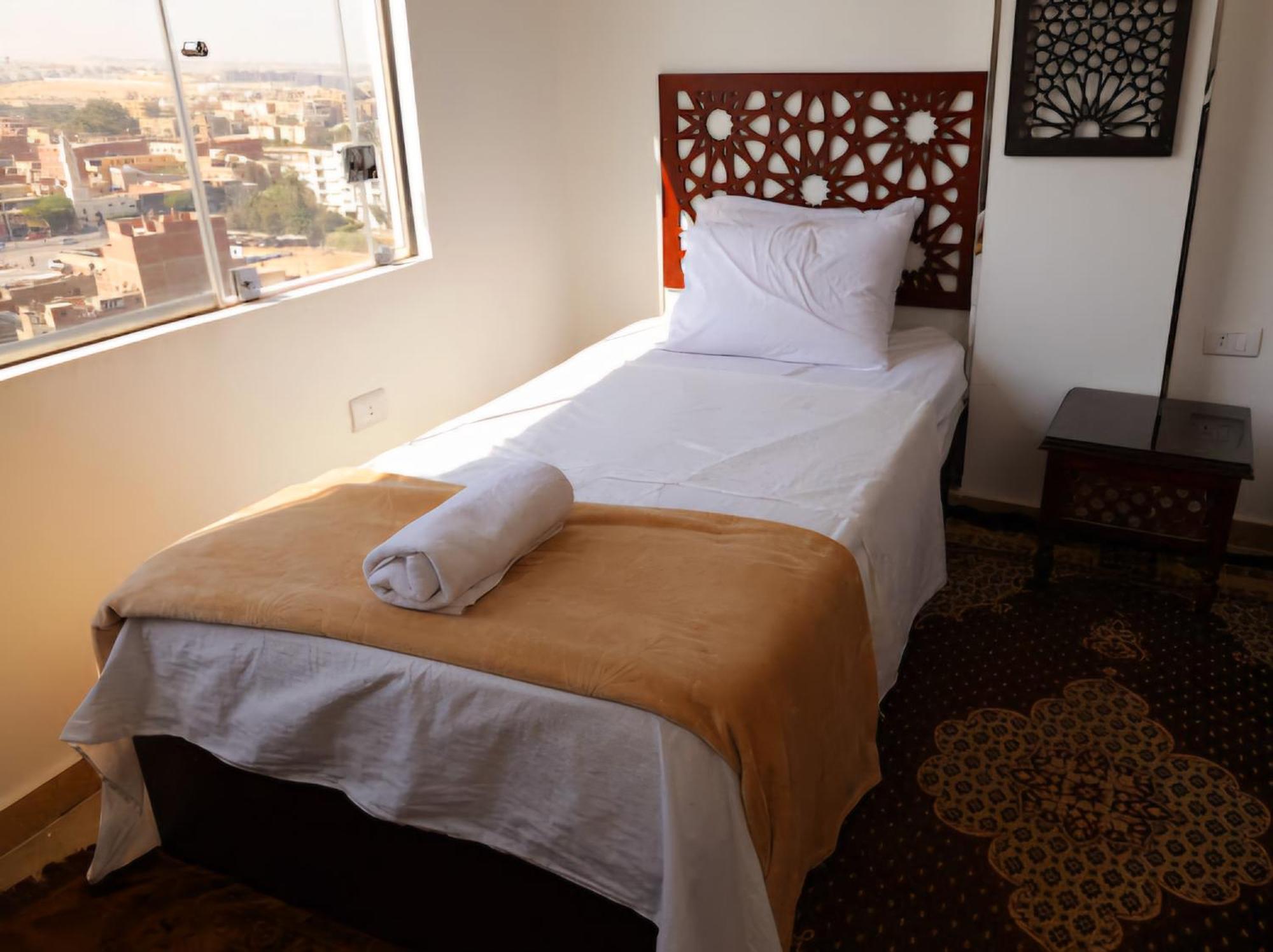 Oscar Pyramids View Hotel Nazlet el-Sîsi Szoba fotó